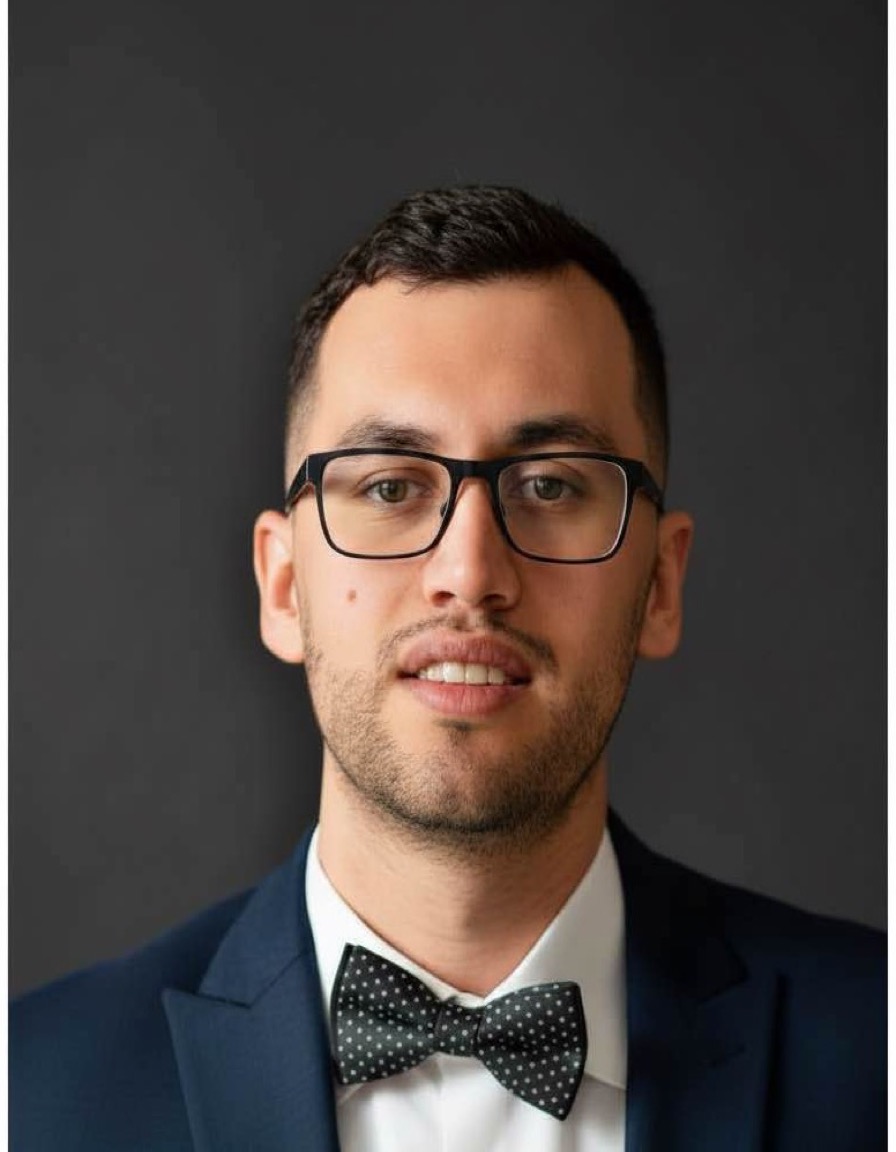 Преподаватель Алексис, носитель языка — Испания